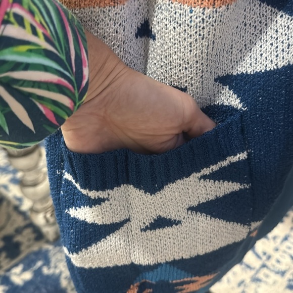 Oversized Southwestern Aztec Cardigan Sweater – Size XL - Picture 5 of 9